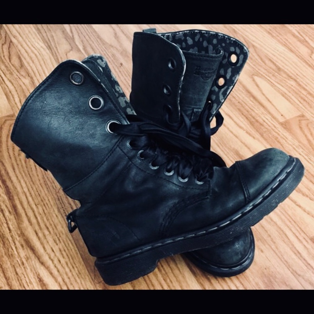 Black Dr. Martens Mid Rise Grizzly Boot